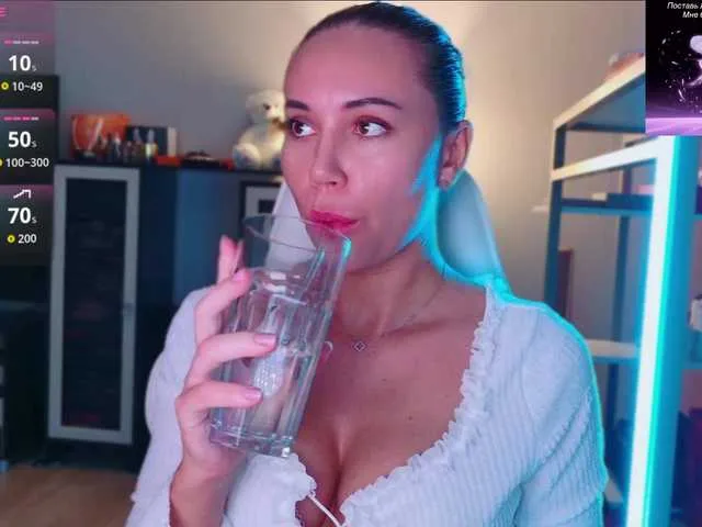 Live sex webcam photo for QWEENII #294159521