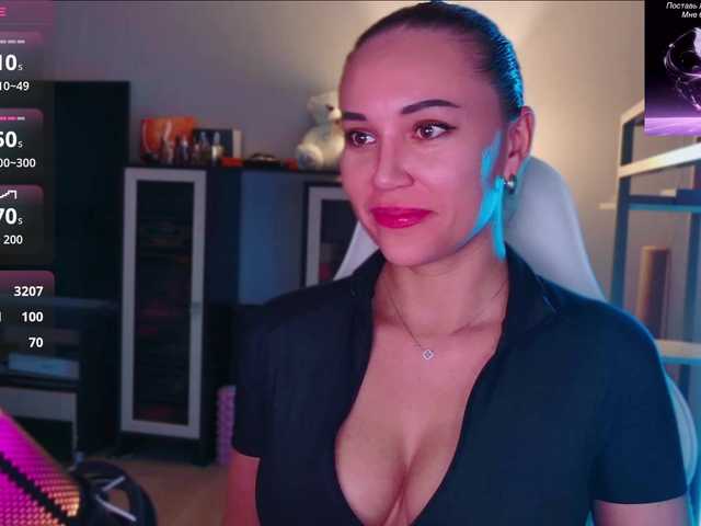 Live sex webcam photo for QWEENII #294180174