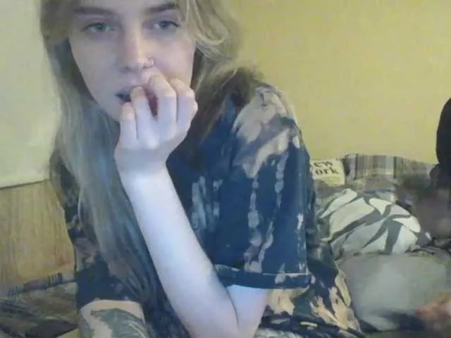 Live sex webcam photo for Qnlinea #273531752