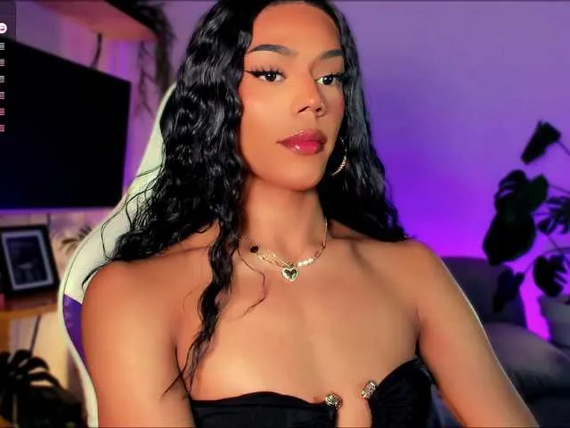 Live sex webcam photo for Queen-Violet #290784591