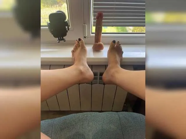 Live sex webcam photo for Queen-love #294218238