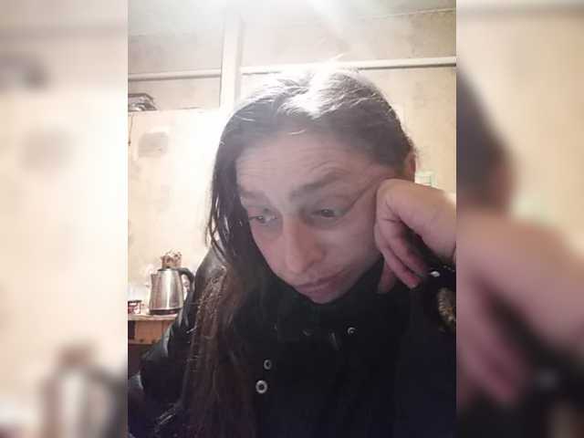 Live sex webcam photo for Queen321a #277792992