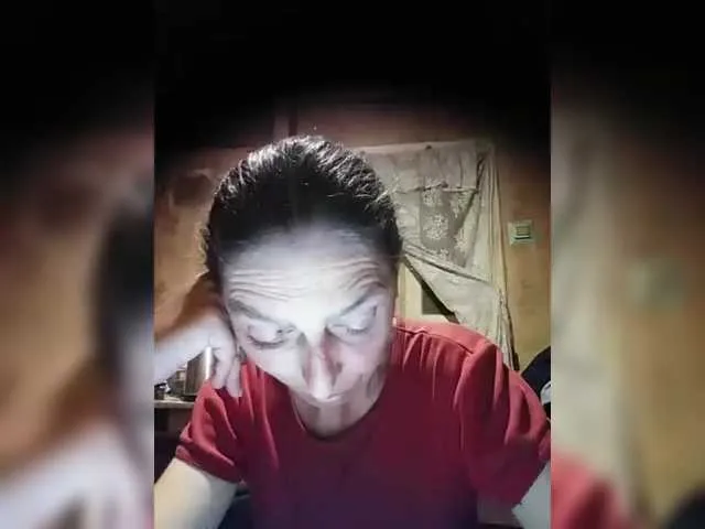 Live sex webcam photo for Queen321a #280115736