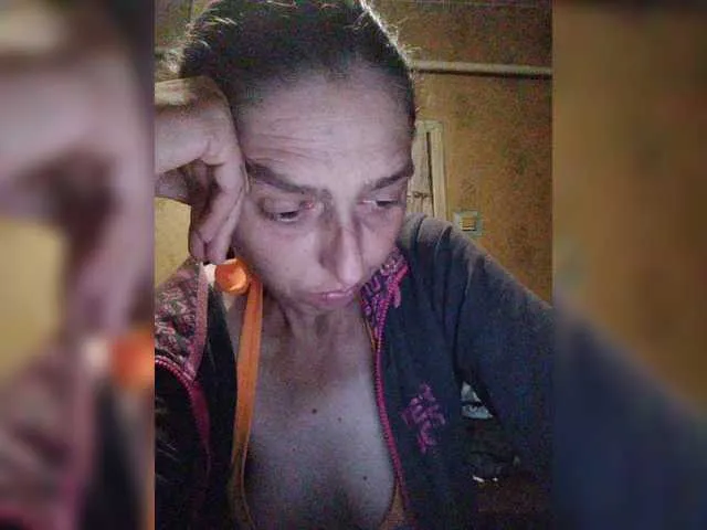 Live sex webcam photo for Queen321a #288425388