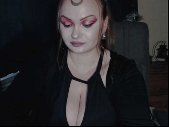 Live sex webcam photo for QueenAbaddon #278201283