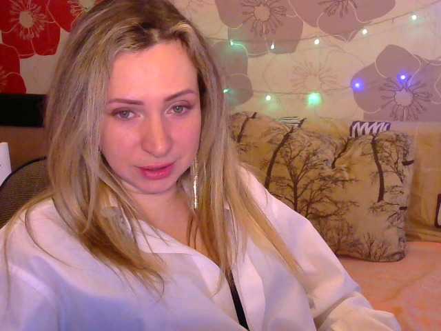 Live sex webcam photo for QueenDaenerys #277436117