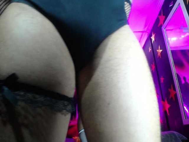 Live sex webcam photo for QueenFenixx #290694104