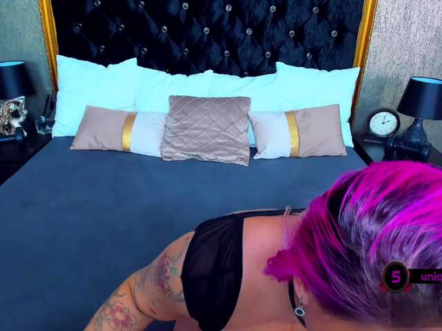 Live sex webcam photo for QueenHera1 #274017012