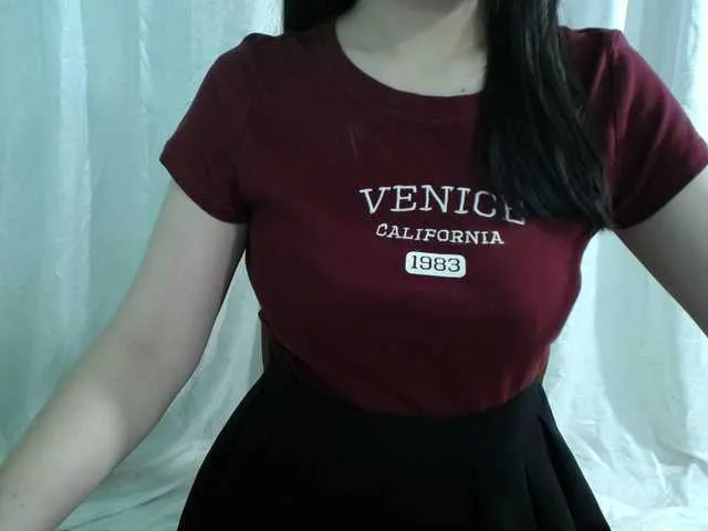 Live sex webcam photo for QueenHot92 #290425089