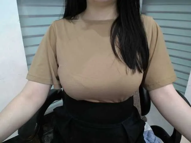 Live sex webcam photo for QueenHot92 #290471144