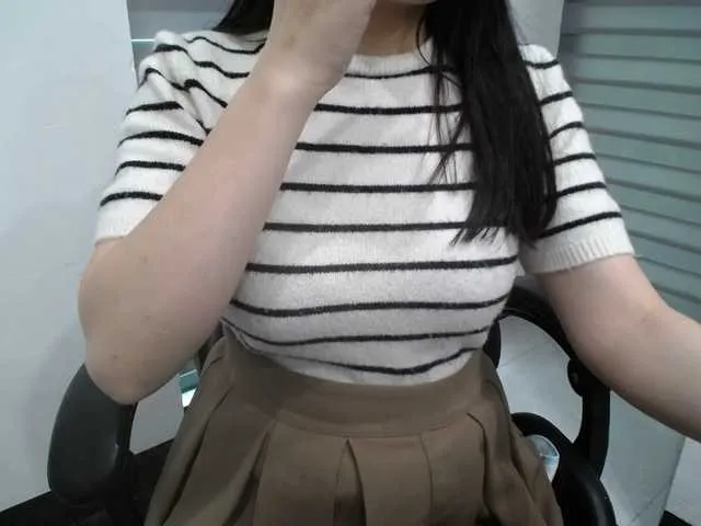 Live sex webcam photo for QueenHot92 #290492898