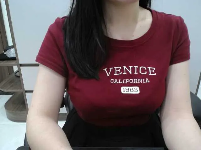 Live sex webcam photo for QueenHot92 #290532785