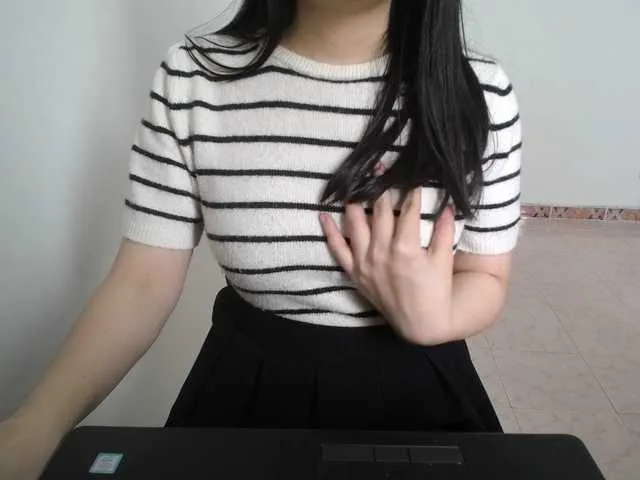 Live sex webcam photo for QueenHot92 #290887377