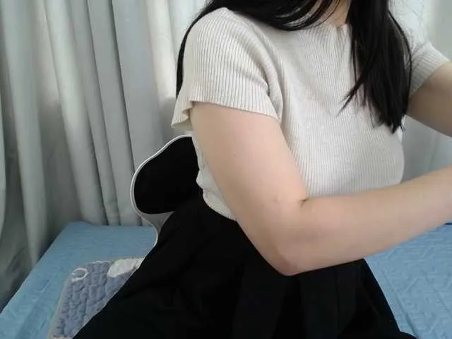 Live sex webcam photo for QueenHot92 #291344674