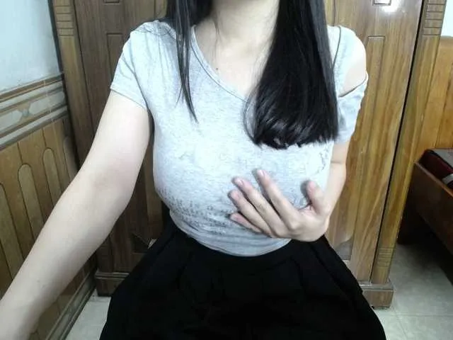 Live sex webcam photo for QueenHot92 #291801735