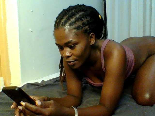 Live sex webcam photo for QueenJacky #291030089