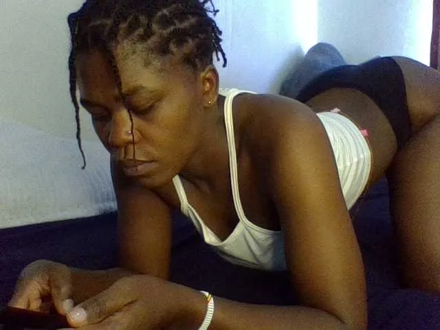 Live sex webcam photo for QueenJacky #292381198