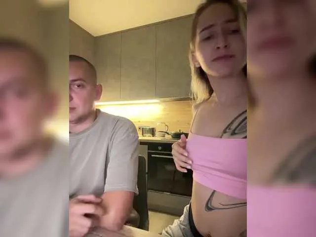 Live sex webcam photo for QueenKing #291833438