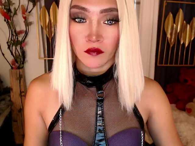 Live sex webcam photo for QueenMajesty #290885480