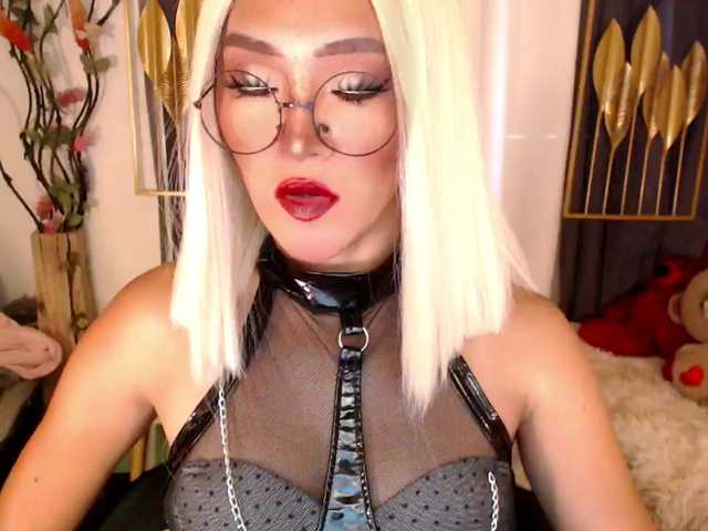 Live sex webcam photo for QueenMajesty #290891922