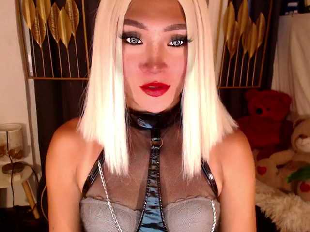 Live sex webcam photo for QueenMajesty #290939895