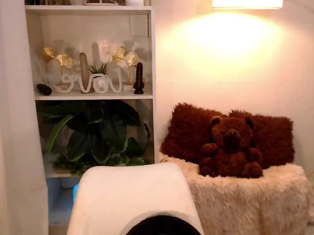 Live sex webcam photo for QueenMajesty #291455818