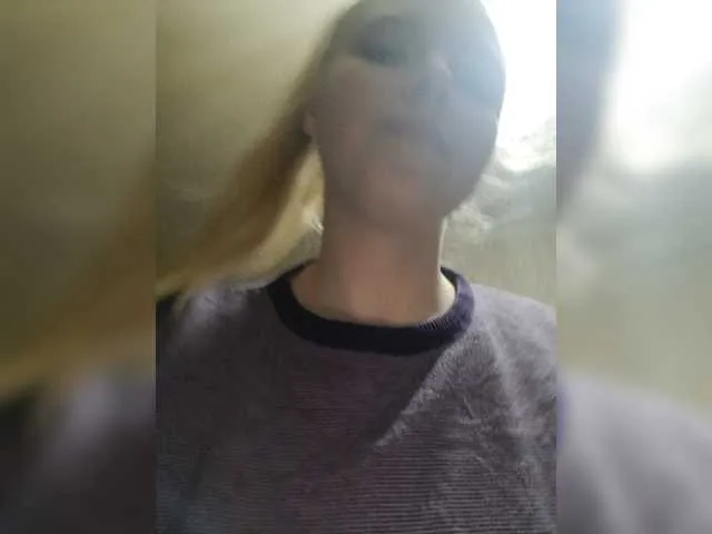Live sex webcam photo for QueenOfDisast #272929471