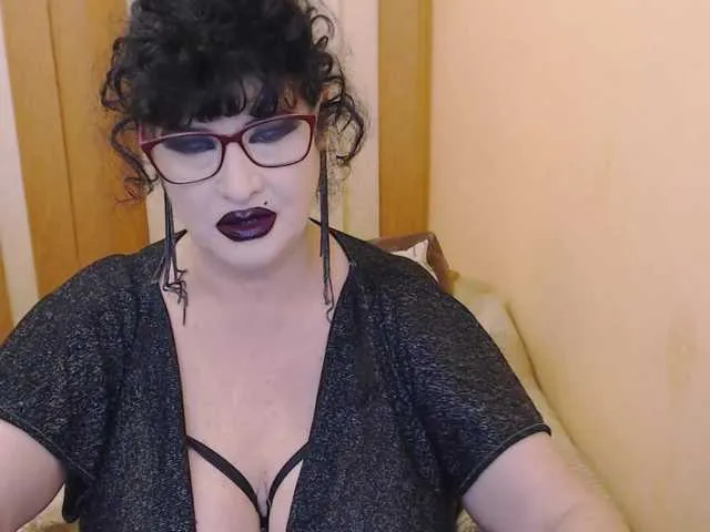 Live sex webcam photo for QueenOfSin #291141916