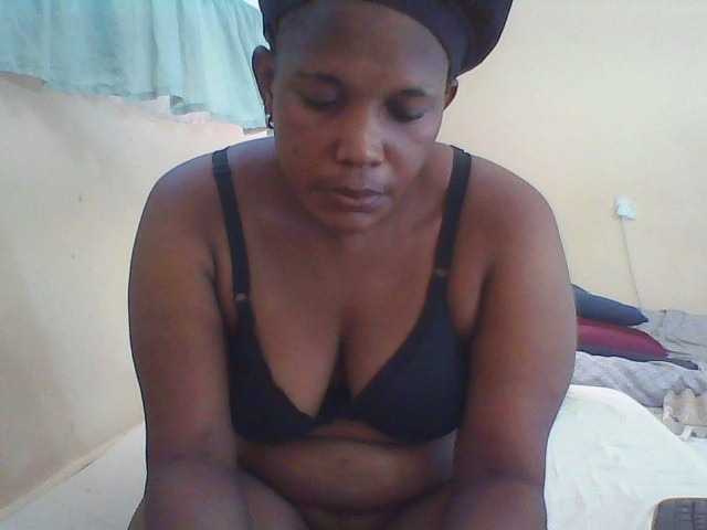 Live sex webcam photo for Queenafrica #277861088