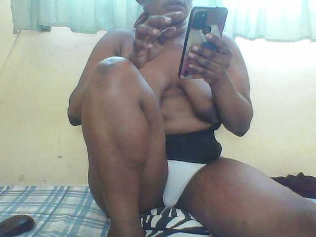 Live sex webcam photo for Queenafrica #277912334