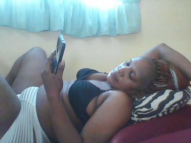 Live sex webcam photo for Queenafrica #277946111