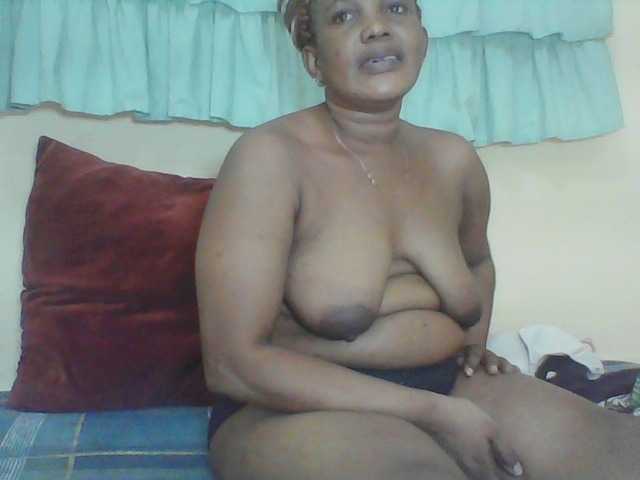 Live sex webcam photo for Queenafrica #277959485