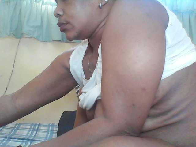 Live sex webcam photo for Queenafrica #278165130