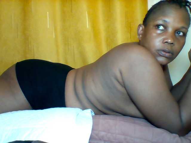 Live sex webcam photo for Queenafrica #291338765