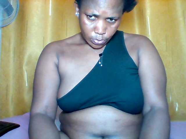 Live sex webcam photo for Queenafrica #291437338