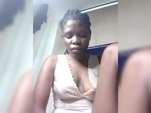 Live sex webcam photo for Queenbeea #293579401