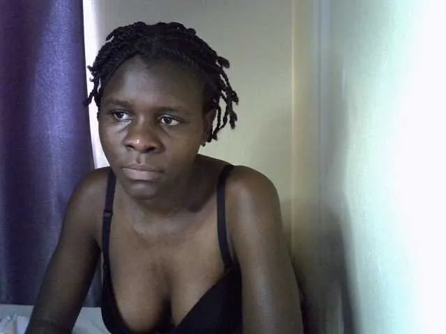 Live sex webcam photo for Queenbeea #293968446