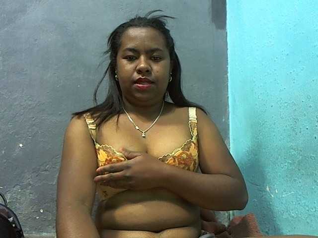 Live sex webcam photo for Queencamie #291596511