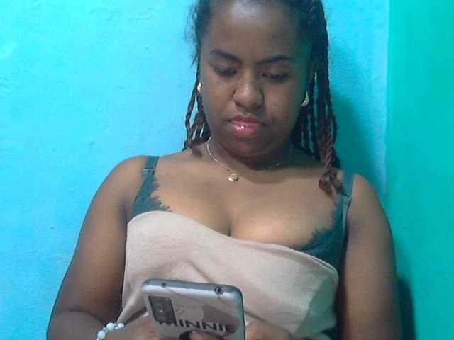 Live sex webcam photo for Queencamie #292079341