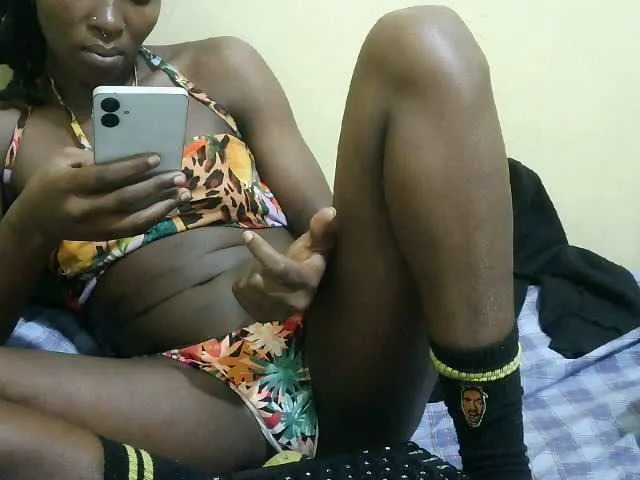 Live sex webcam photo for Queenfey #292016703