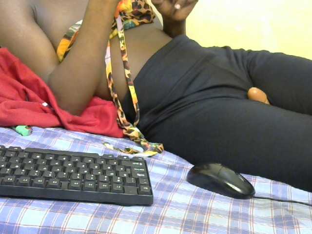 Live sex webcam photo for Queenfey #292366896