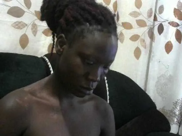 Live sex webcam photo for Queenvee #290504717