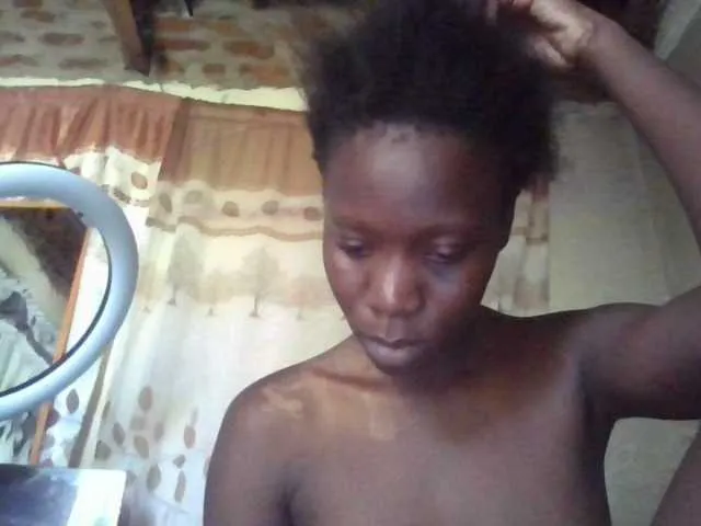 Live sex webcam photo for Queenvee #290853553