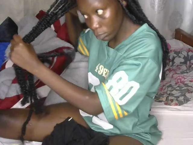 Live sex webcam photo for Queenvee #290967989