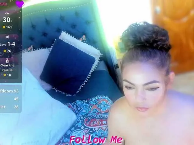 Live sex webcam photo for QueenyK1ng #291722092
