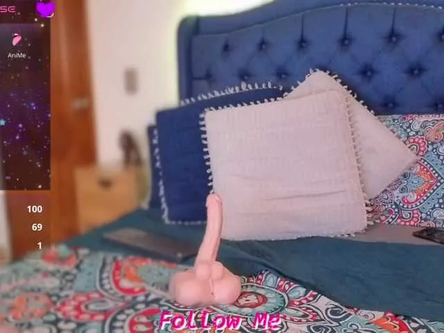 Live sex webcam photo for QueenyK1ng #291792118