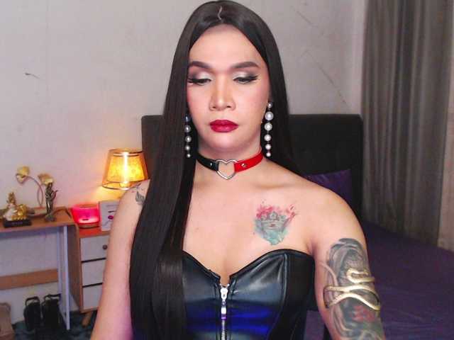 Live sex webcam photo for Queenyhurie #291543261