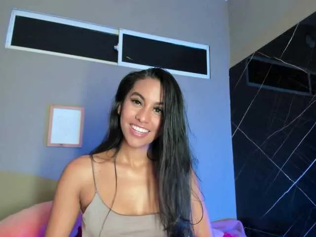 Live sex webcam photo for Queenzoee #277773594