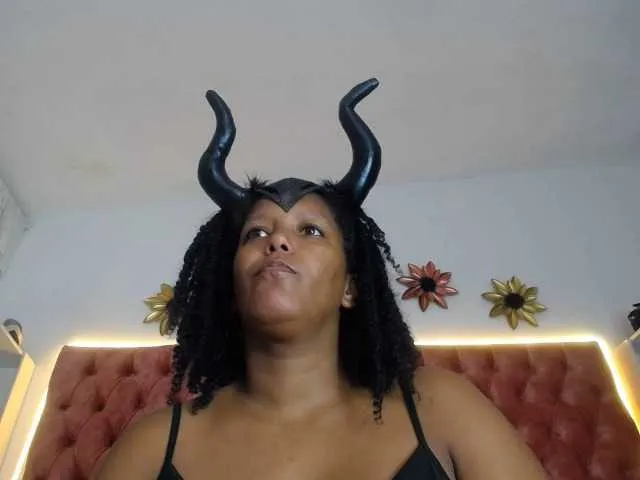 Live sex webcam photo for RACHELL-HOT #277299357