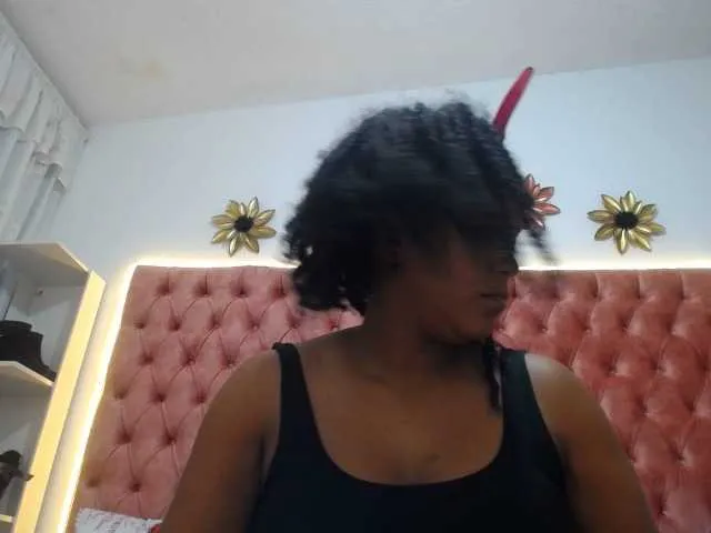 Live sex webcam photo for RACHELL-HOT #277470390
